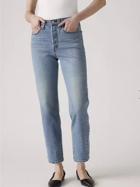 Levi's Women's Straight Leg Jeans in Light Blue Wash